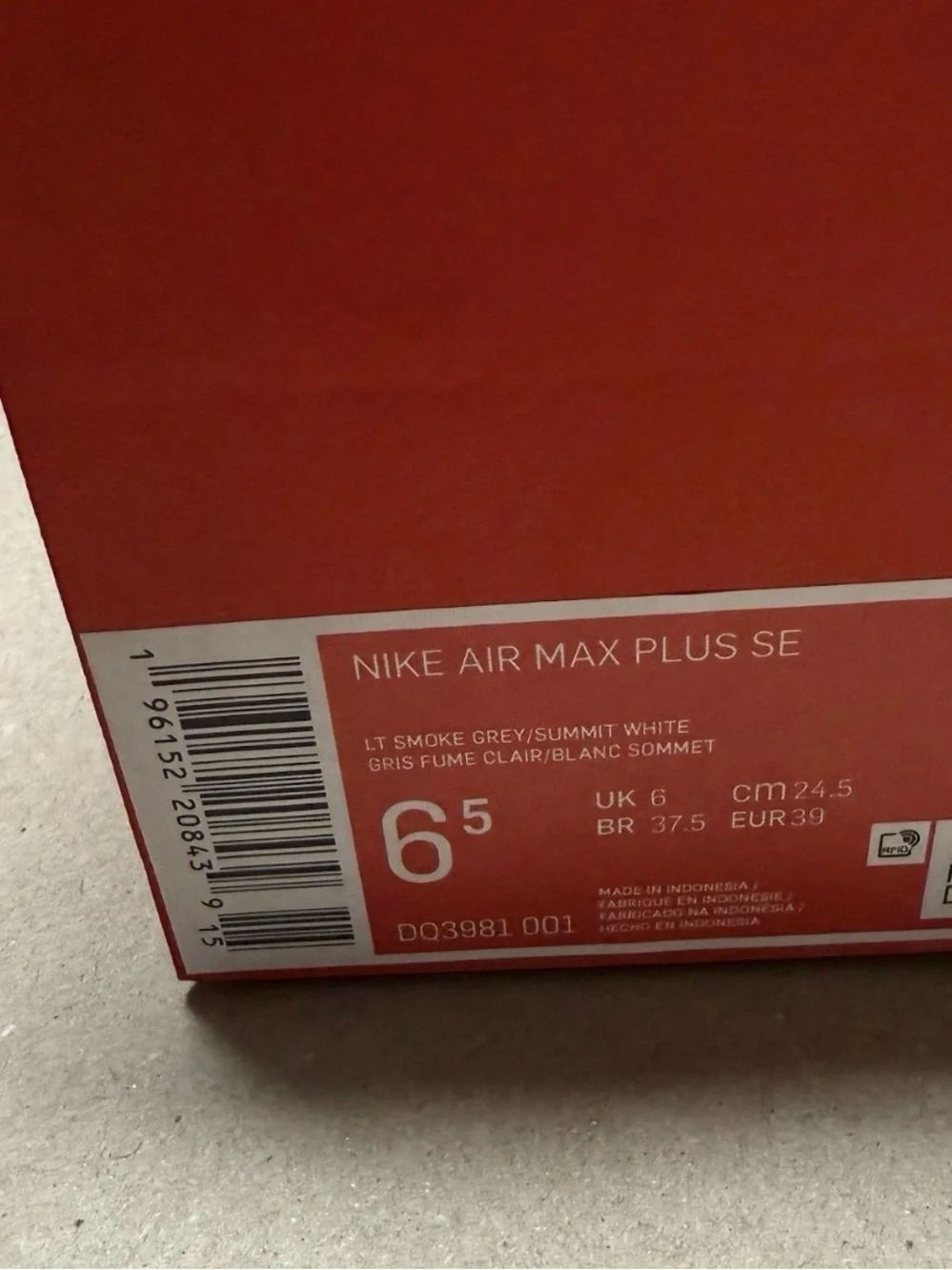 Nike Air Max Plus SE Social FC Men’s size 6.5 Running Shoes NEW!